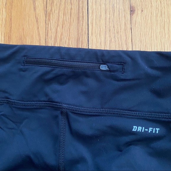 Nike Black Patterned Dri-Fit Capri Leggings - Picture 5 of 6